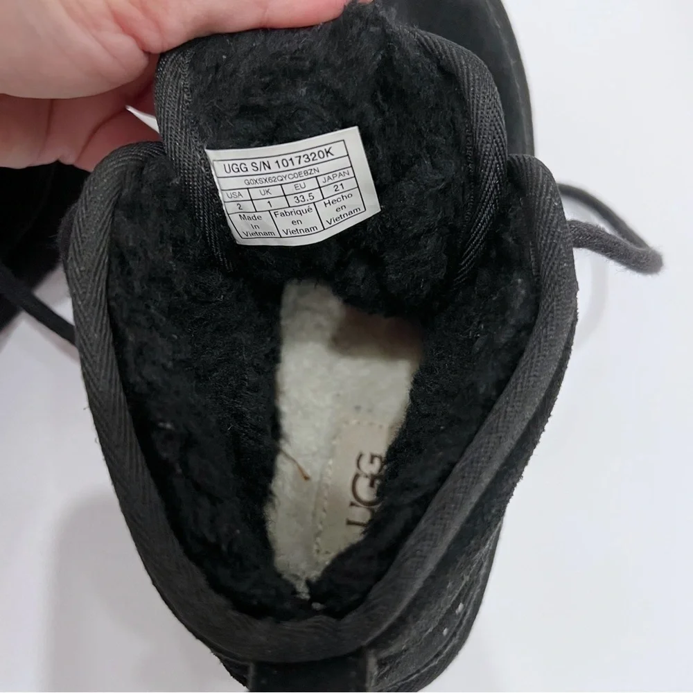 Ugg Neumel II Suede Boot Kids Black Chukka Wool Lining 1017320K Size 2